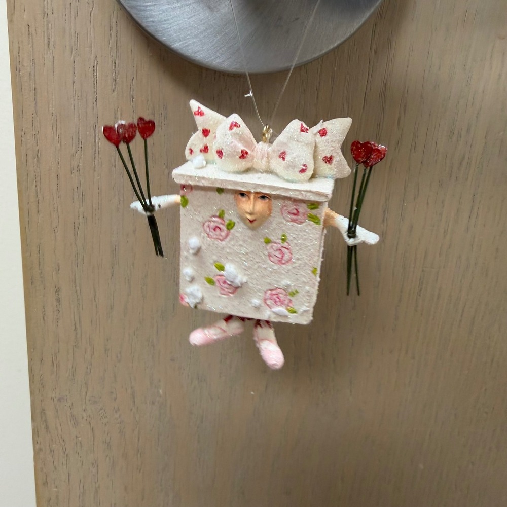 Department 56 Gift Box Girl Ornament White Glitter Pink Roses Hearts with Box